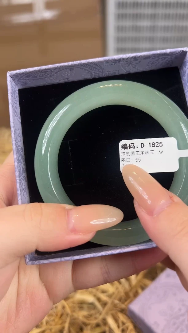 未镶嵌手镯石英质玉D1825