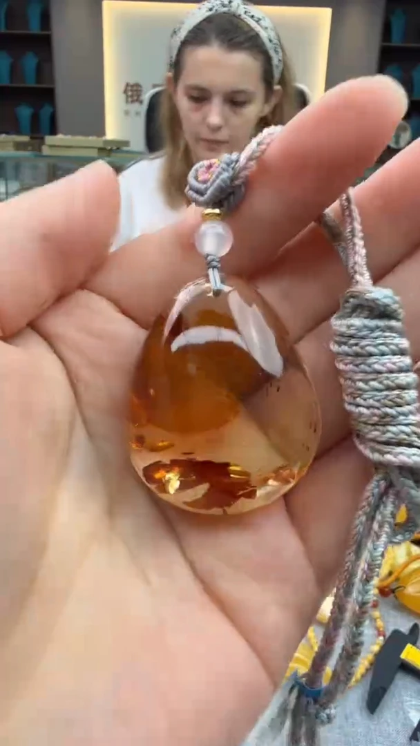 琥珀颈饰未镶嵌267秒拍号 假一罚三