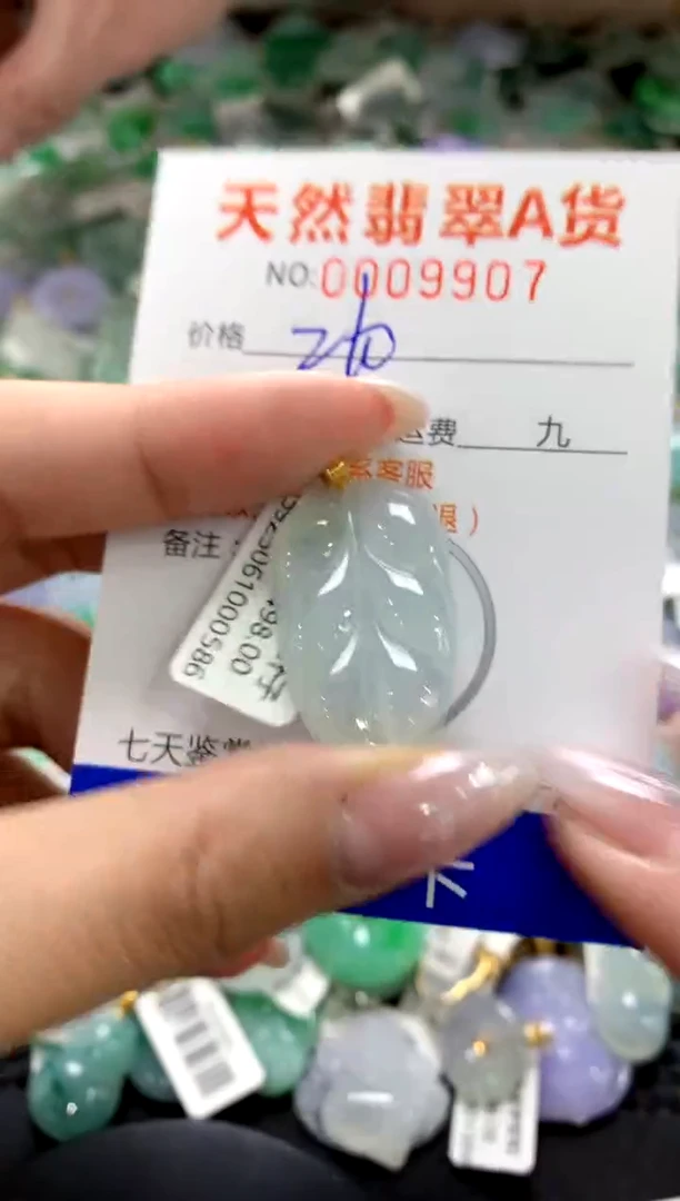 颈饰18K金镶嵌翡翠1111111111111111