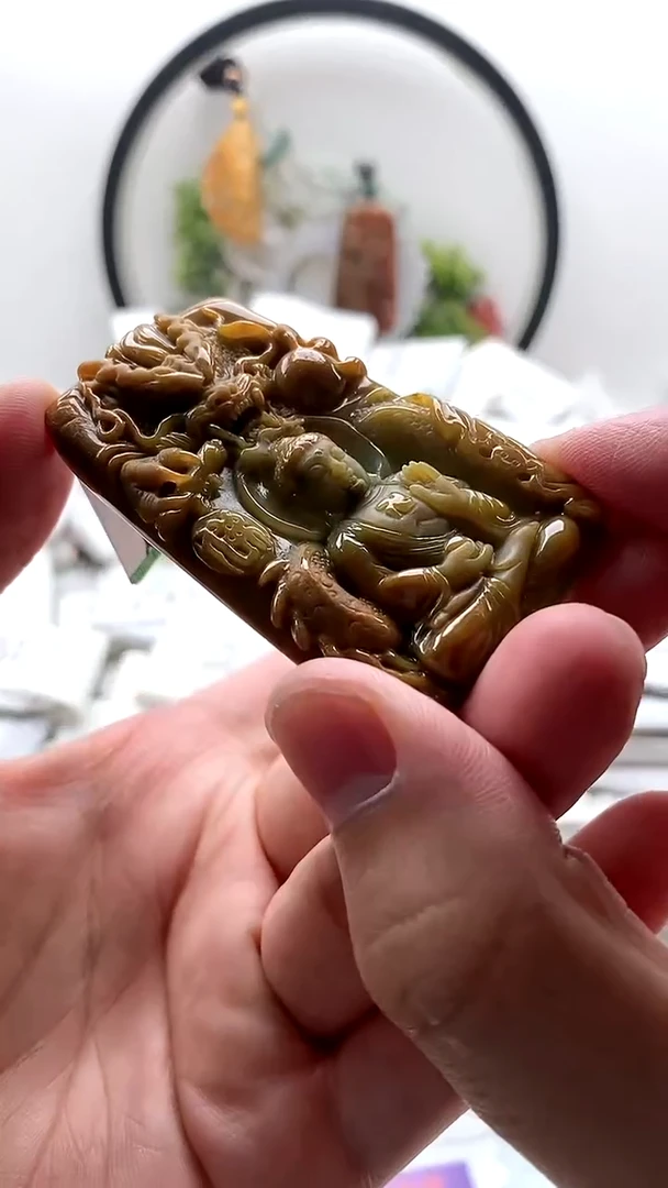 颈饰未镶嵌翡翠大日如来
