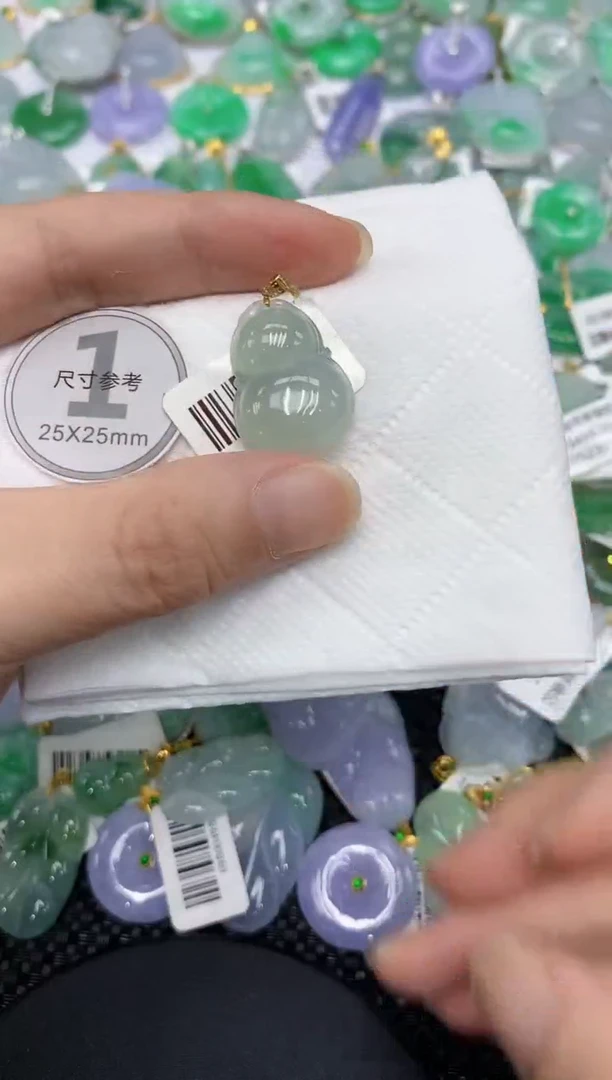 翡翠18K金镶嵌颈饰111111111