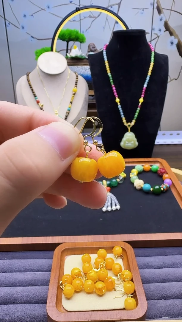 14K金镶嵌蜜蜡耳饰E01