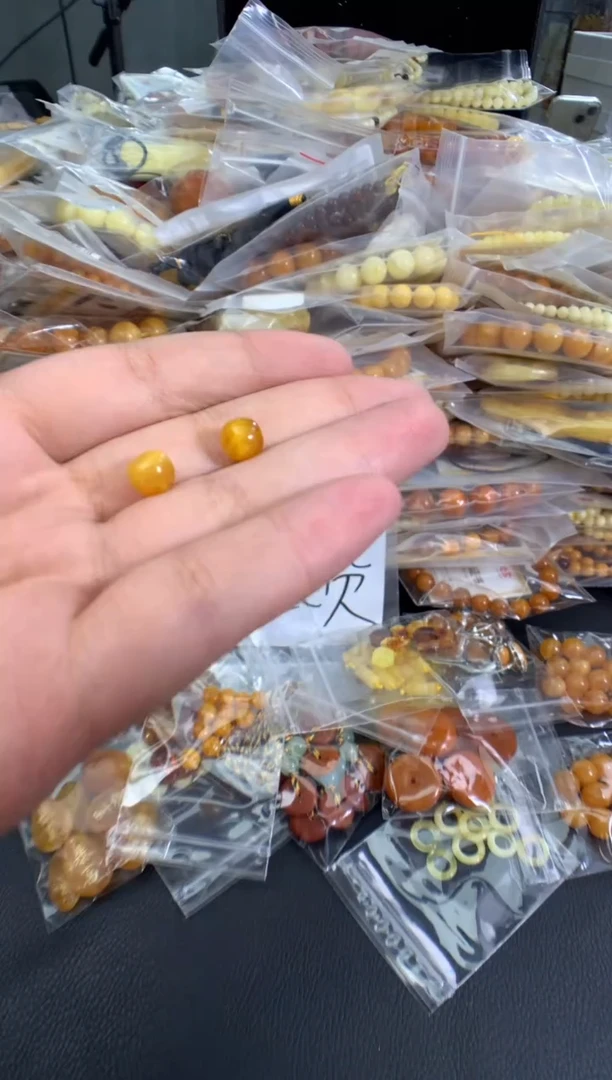 蜜蜡未镶嵌珠宝奇石多样性发一件