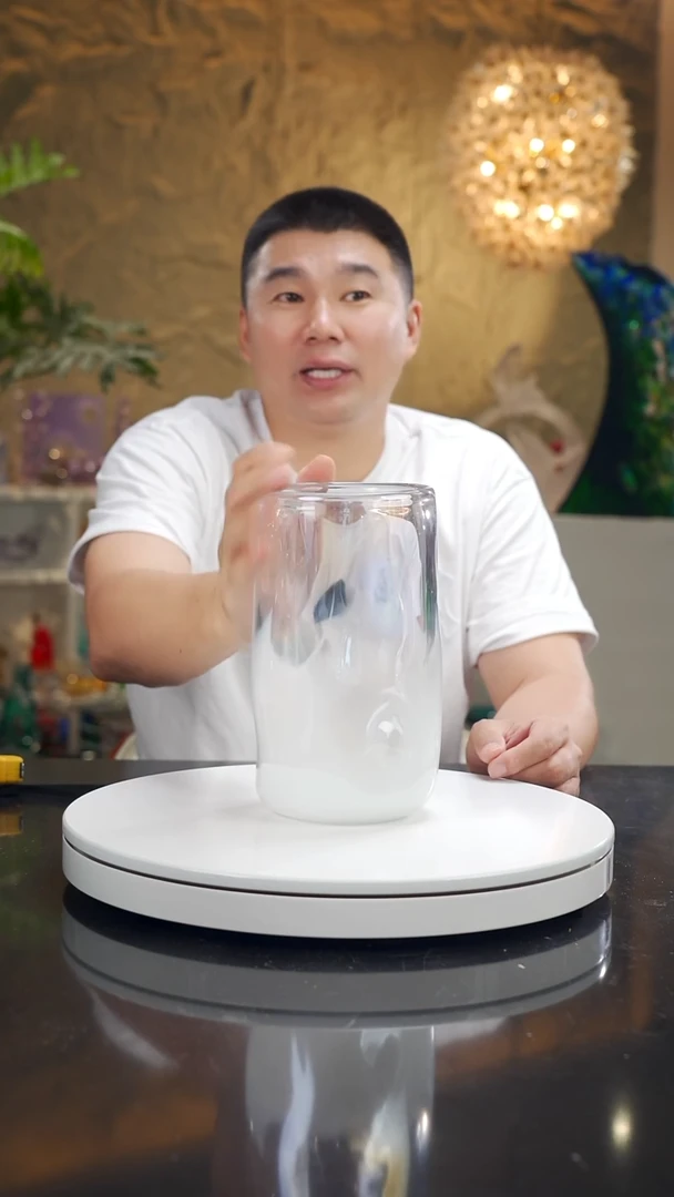 福利白色花瓶摆件
