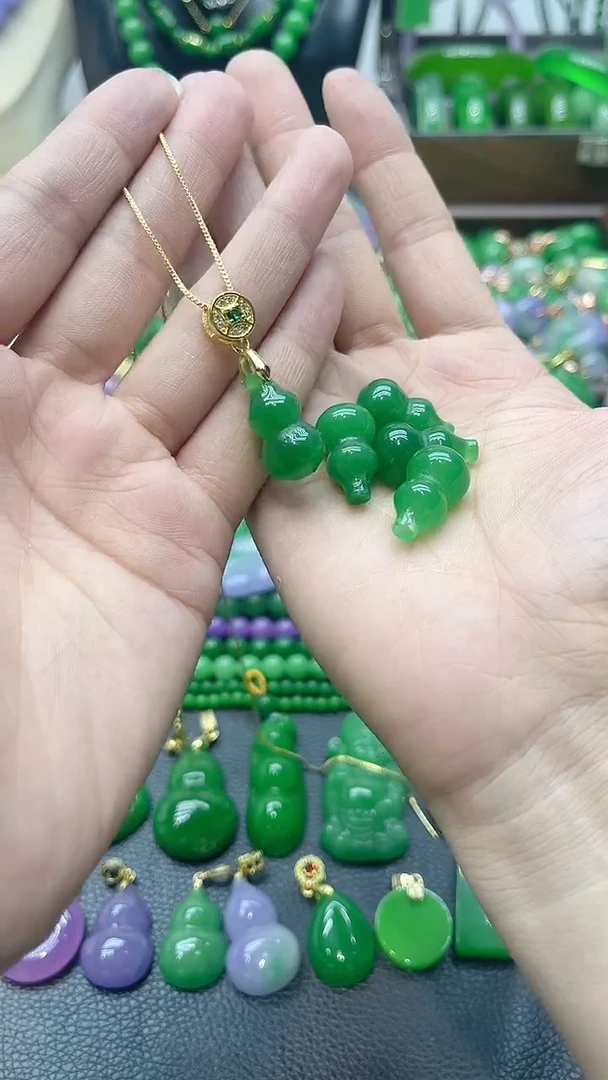 吊坠(赠链)14K金镶嵌翡翠冰绿葫芦