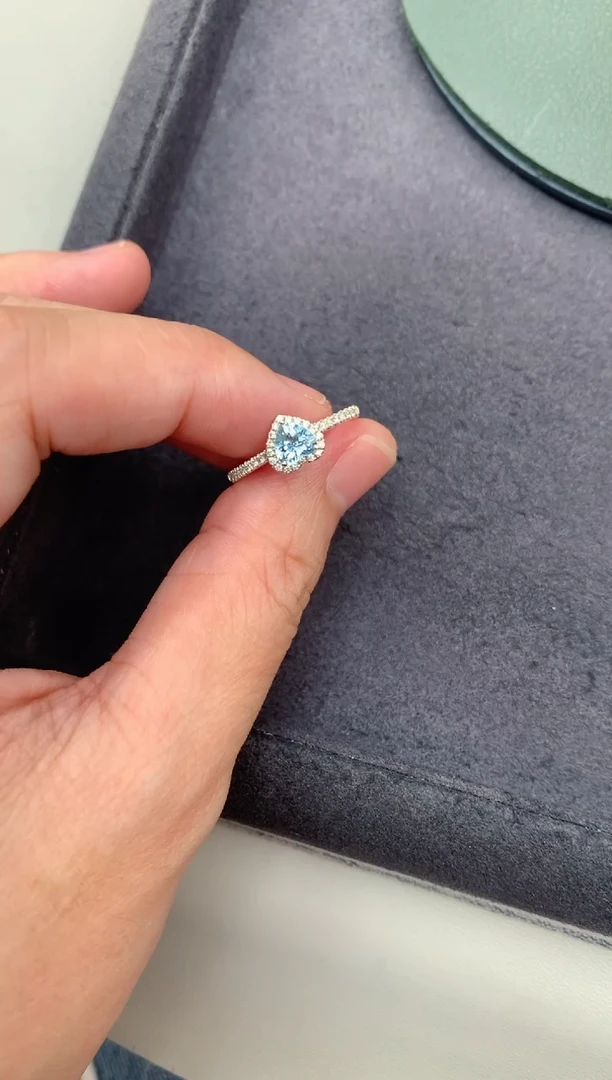 18K金镶嵌戒指海蓝宝石33分海蓝宝  BE