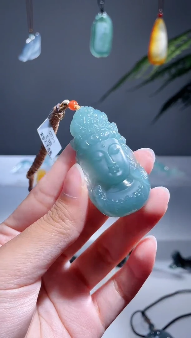 翡翠未镶嵌颈饰观音首