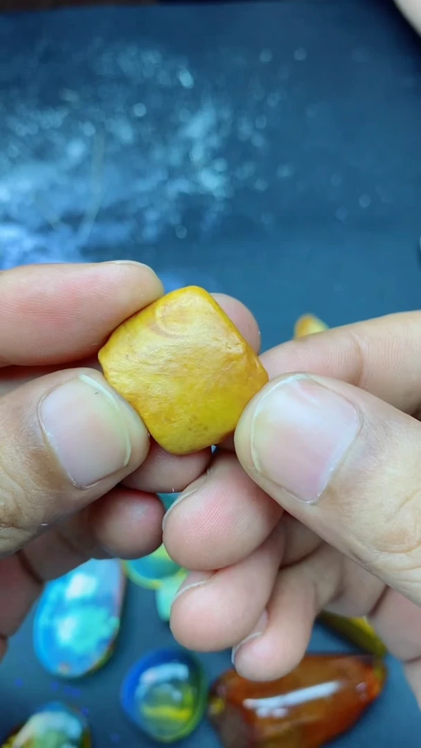 琥珀未镶嵌珠宝奇石梦****方1