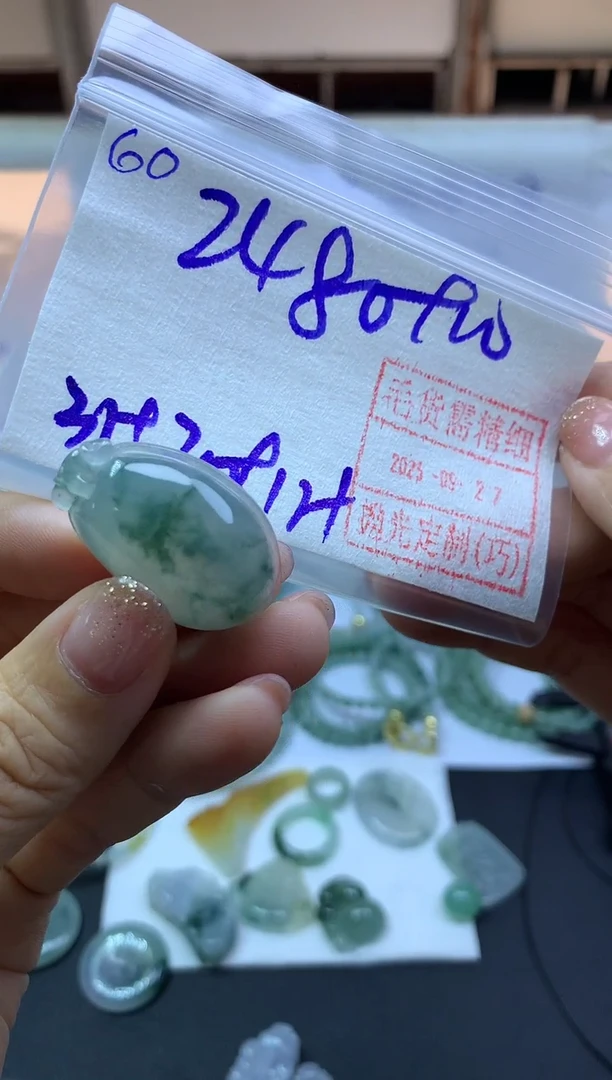 未镶嵌定制翡翠60福瓜*2490元毛货需精抛光