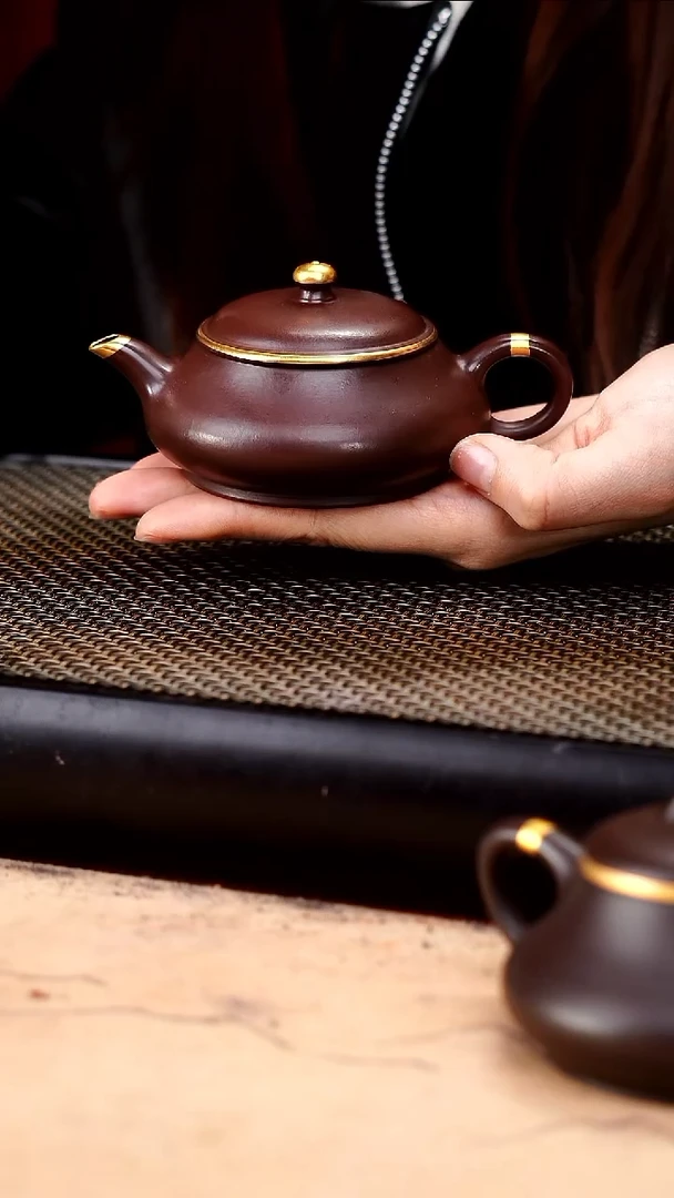 茶壶紫砂四号井茄皮紫泥描金薄胎明炉150cc