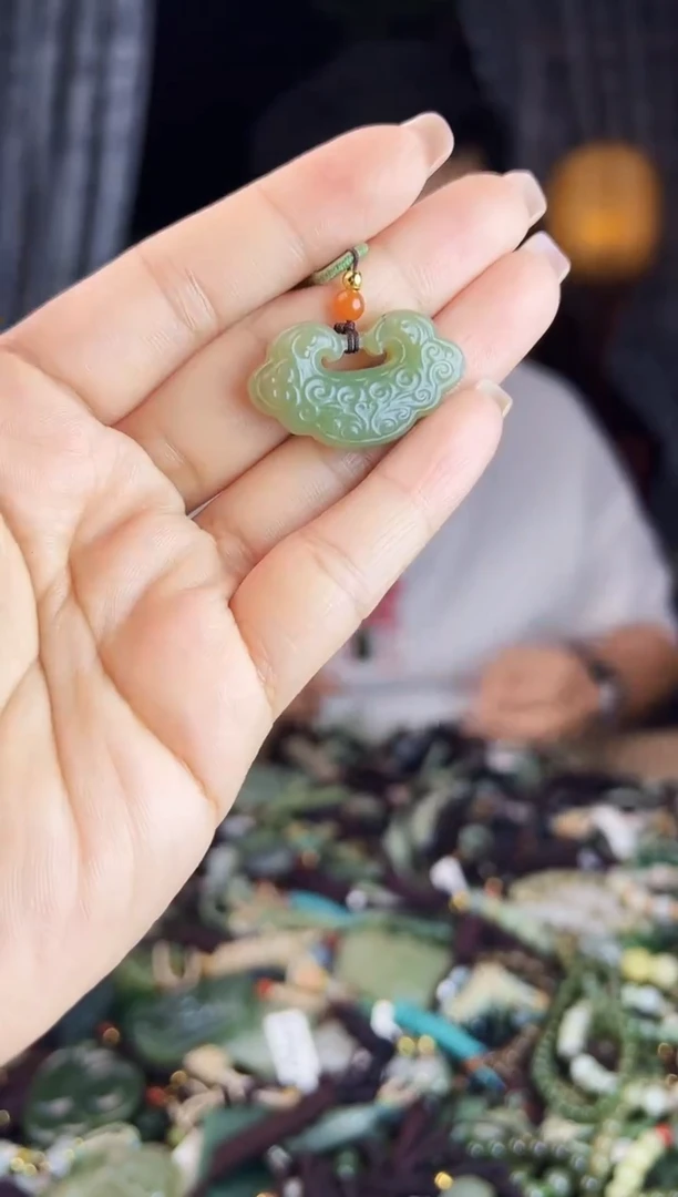 未镶嵌和田玉挂件1