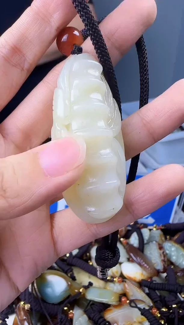 和田玉未镶嵌颈饰1