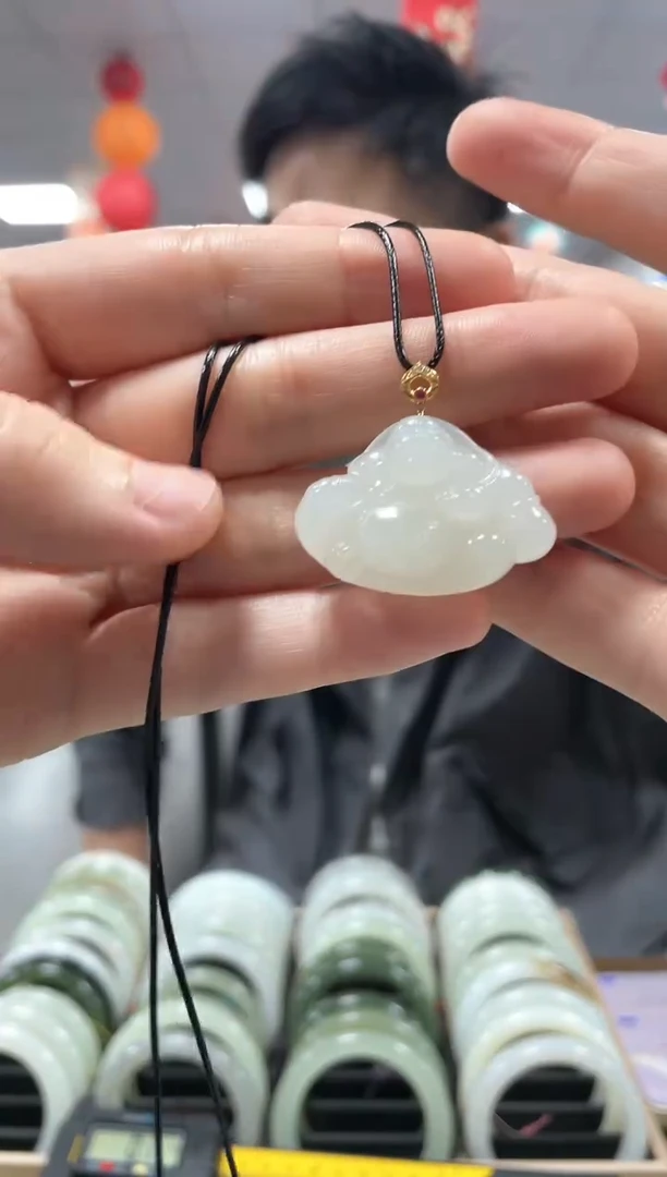 【闪购商品】和田玉颈饰18K金镶嵌佛公挂件一件