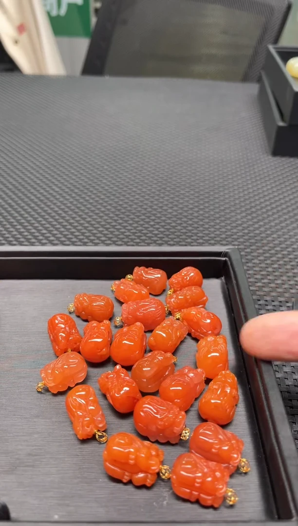 【闪购商品】南红玛瑙吊坠18K金镶嵌多样性发1件