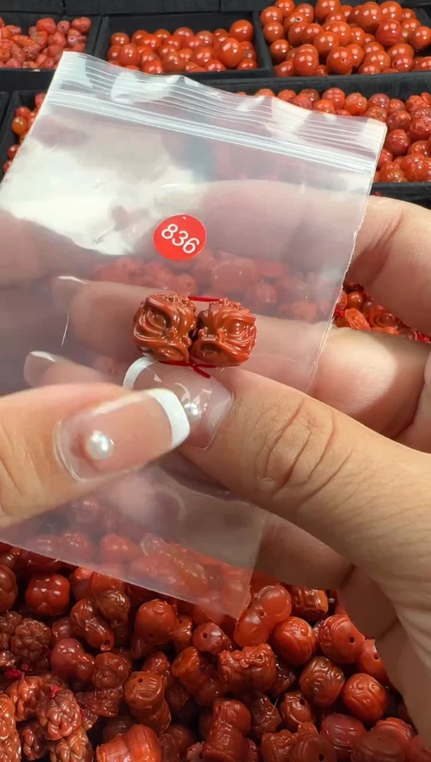 颈饰未镶嵌南红玛瑙1