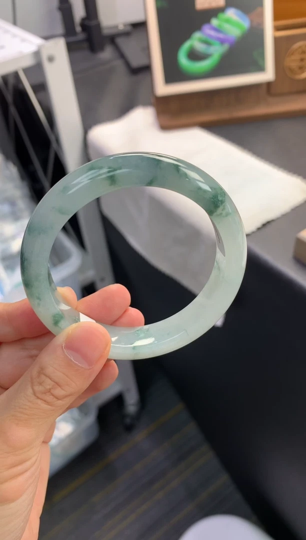 未镶嵌手镯翡翠不***肉退货需手镯吊牌标签完好