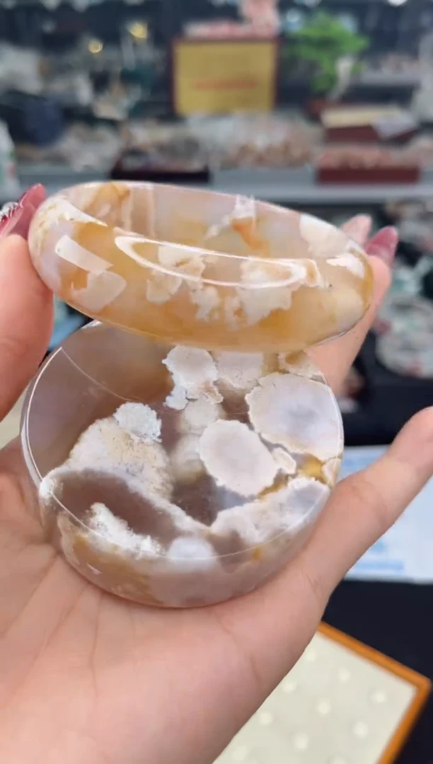 【闪购商品】石英质玉手镯未镶嵌62圈口（赠品镯心）3681379