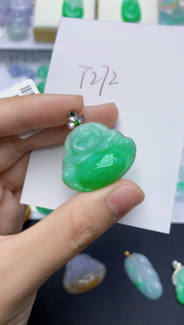 翡翠18K金镶嵌颈饰天然缅甸翡翠A货