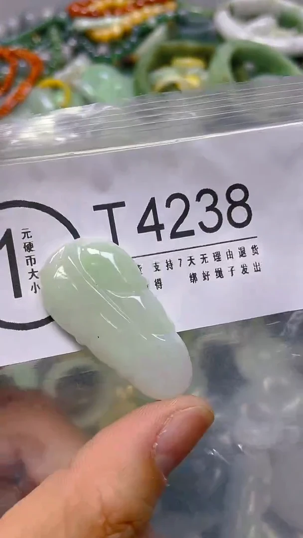 翡翠未镶嵌颈饰/T/翡翠A货,一件也是批发价