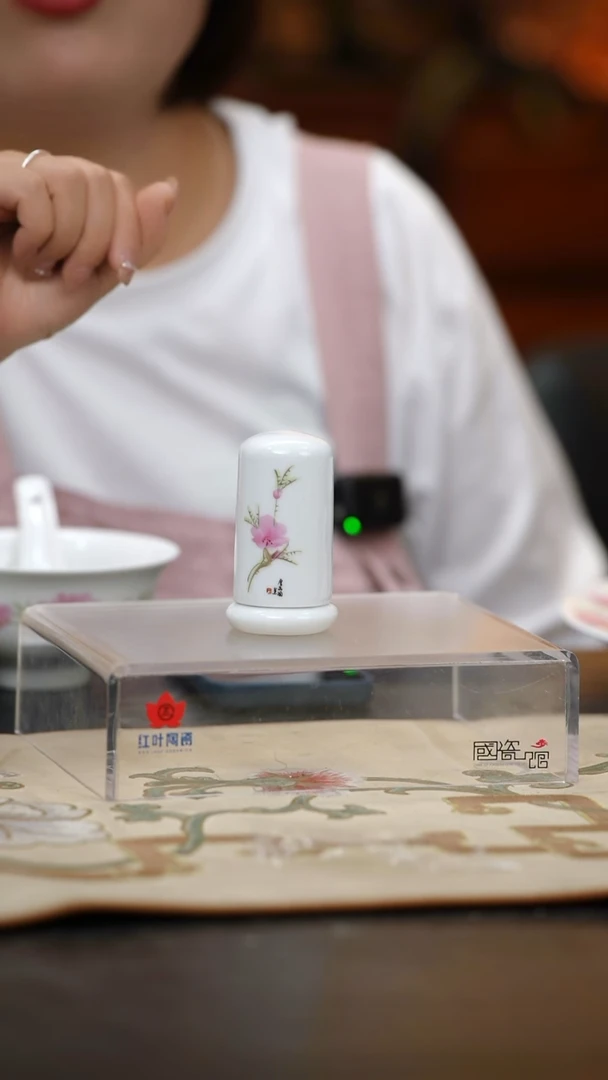1个正价手绘水点桃花牙签筒（套）