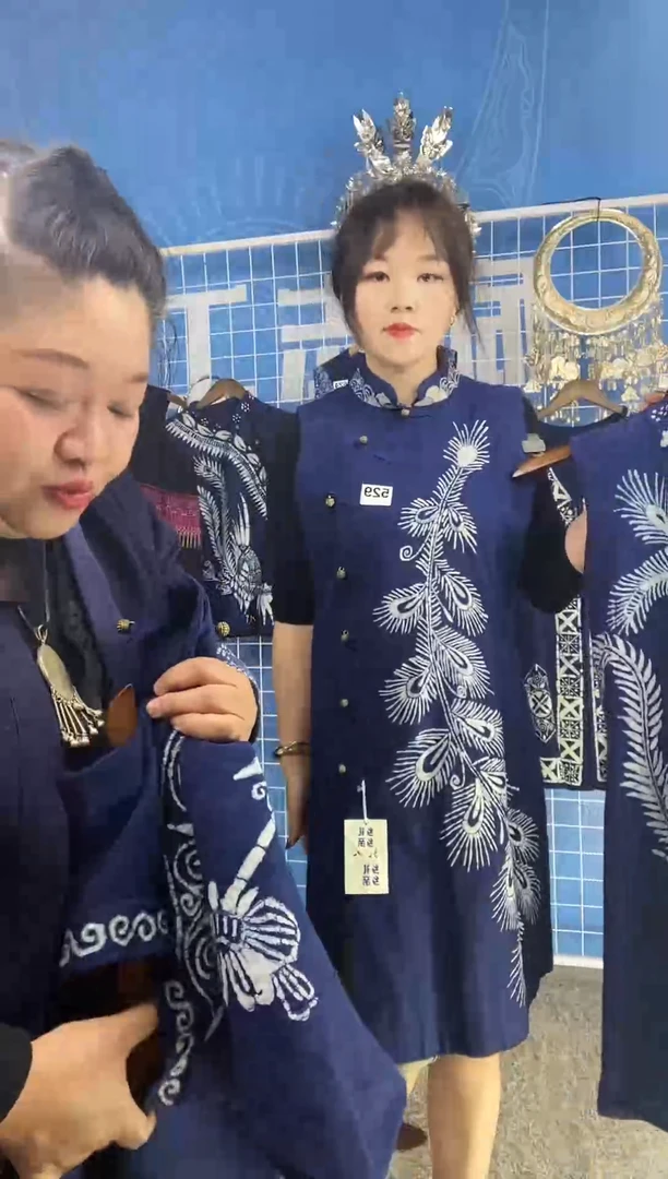 挂脖款529连衣裙