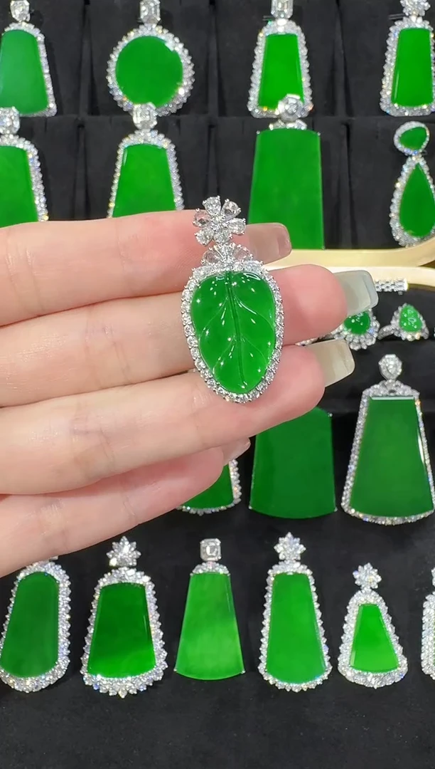 翡翠18K金镶嵌颈饰叶子天然A货翡翠72h鉴赏期