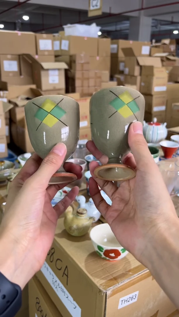 瓷片2个黄彩格纹高台杯