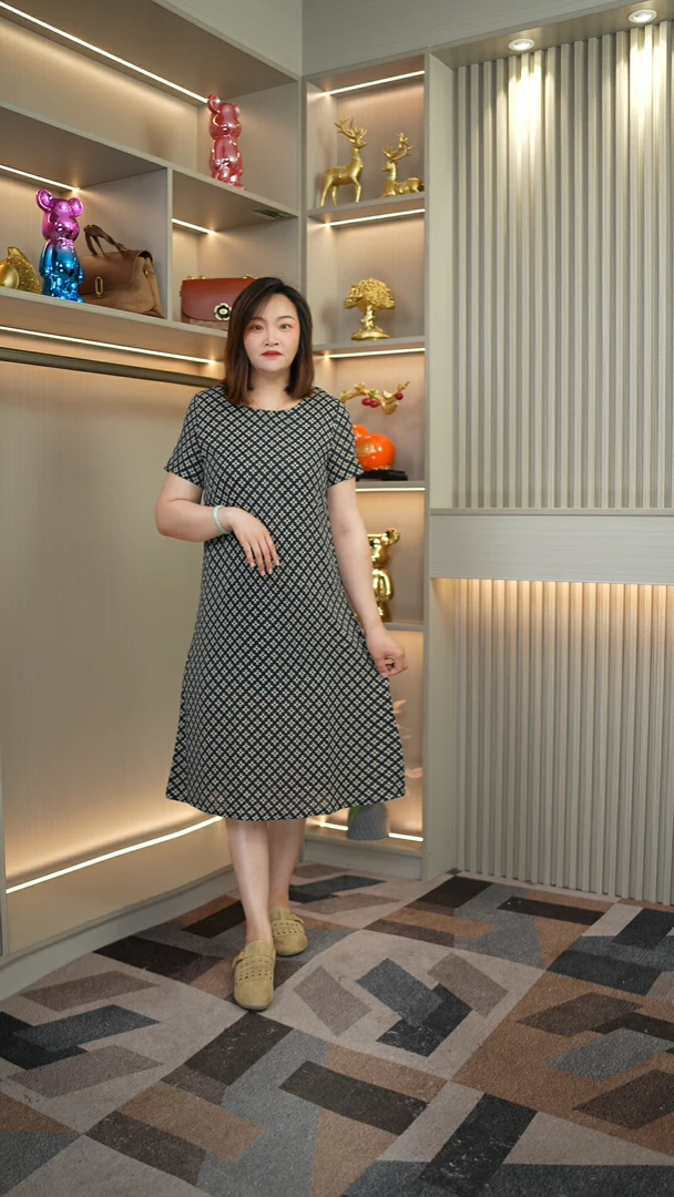 夏季新款魅影亲肤透气气质时尚显瘦宽松短袖格子中长款连衣裙