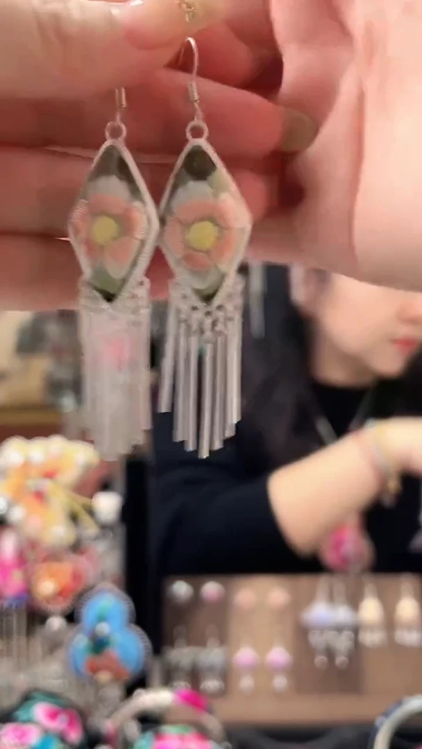 织绣艺枝独绣手工饰品9