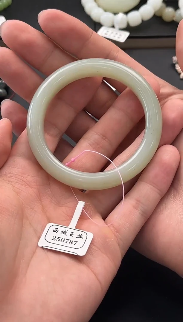 未镶嵌手串和田玉可*且末青白手镯卡55.8微色差