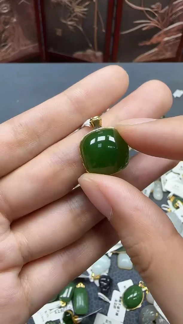 和田玉18K金镶嵌挂件1