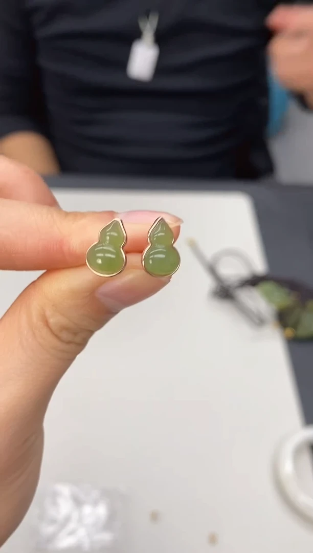 颈饰未镶嵌和田玉耳