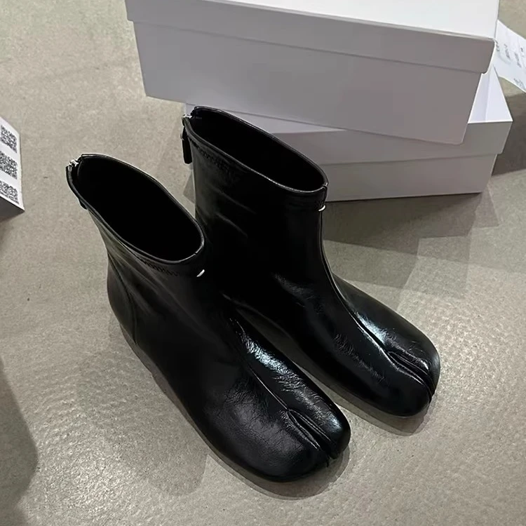 牛皮版~2025巨好看短靴女小众简约黑色分趾后拉链内增高时装靴