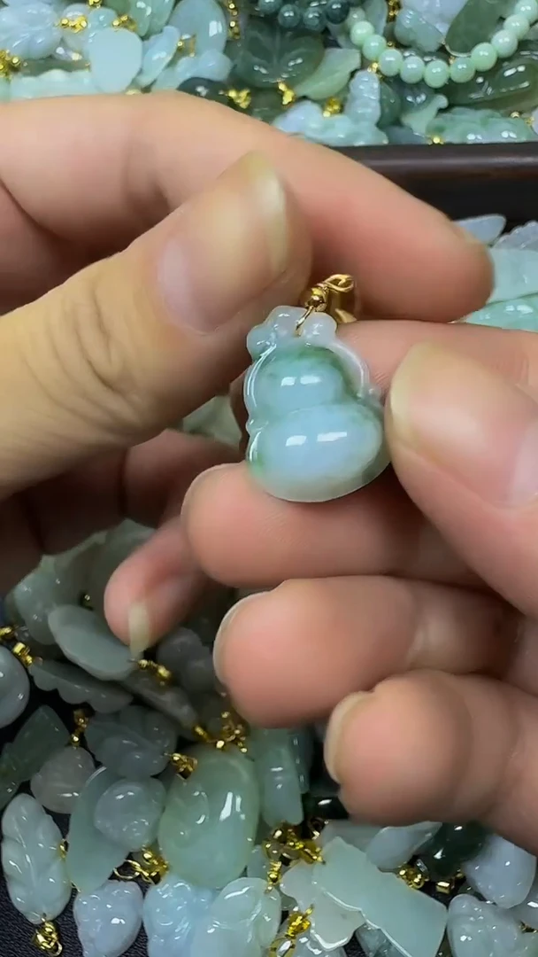 颈饰未镶嵌翡翠颈饰未嵌镶翡翠