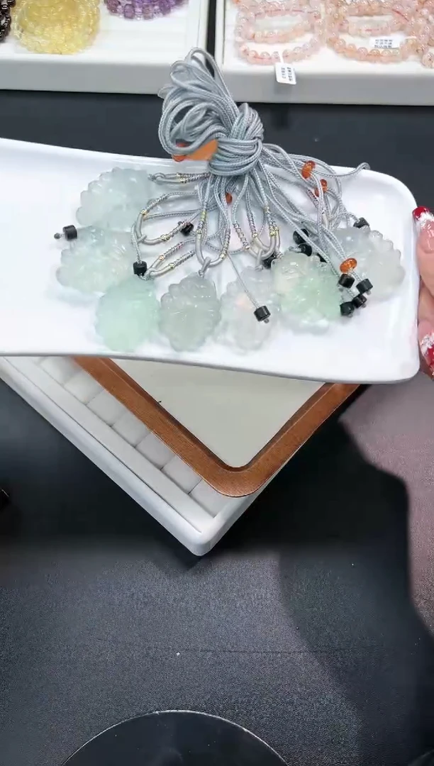 【闪购商品】萤石吊坠未镶嵌19p多样性发其一/1个