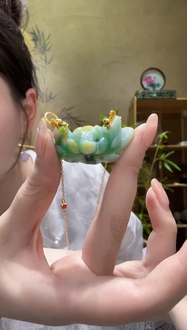 翡翠未镶嵌颈饰吊坠