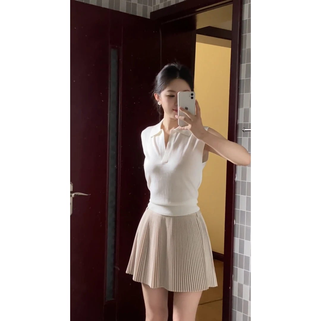 MARIE.COCO时尚简约V领气质背心修身上衣搭配独特绝美小短裙套装