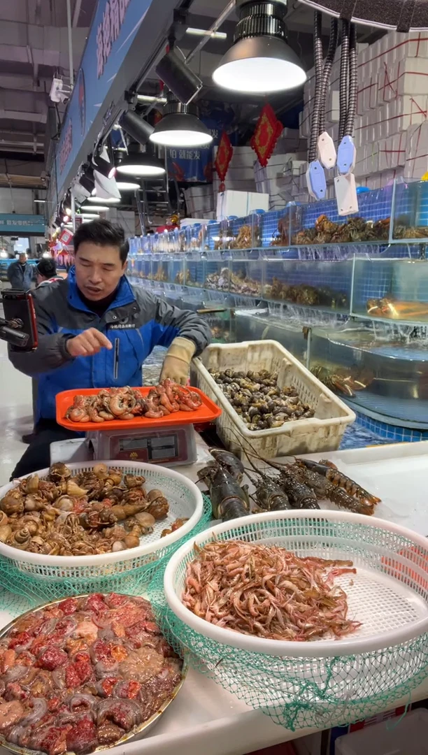 中国大陆f***a断氧虾怪肉一称，2.3斤