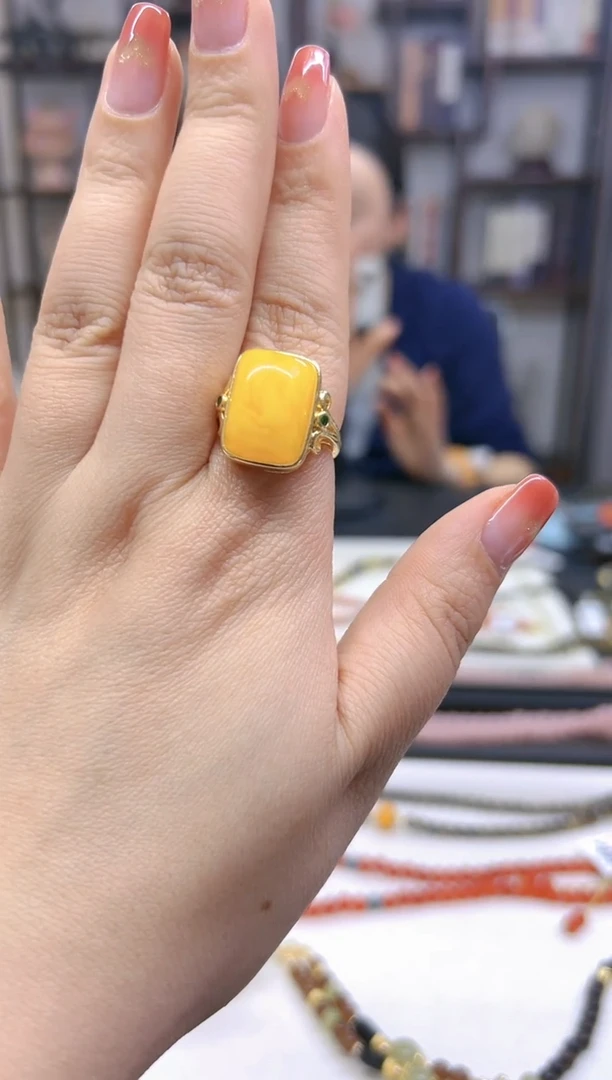 【闪购商品】蜜蜡戒指银S925镀金镶嵌J97