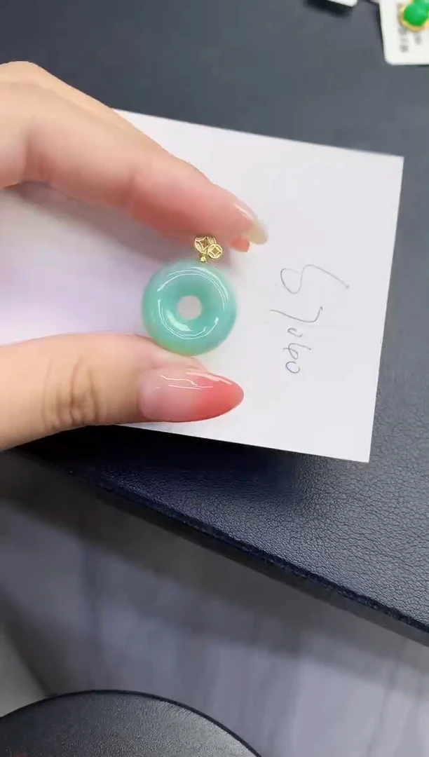 翡翠未镶嵌颈饰缅甸天然翡翠A货