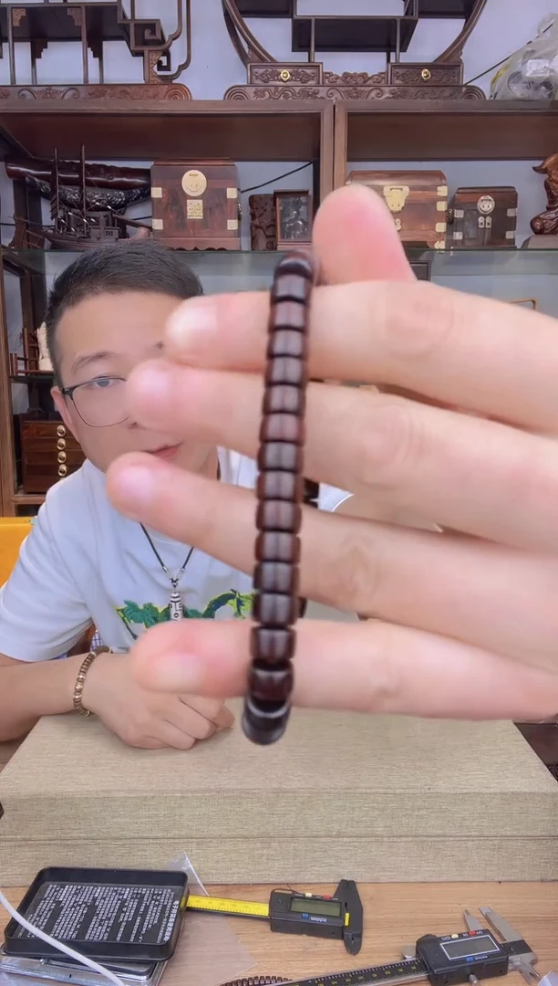 乌木类架子703血檀0.8药片单圈手串