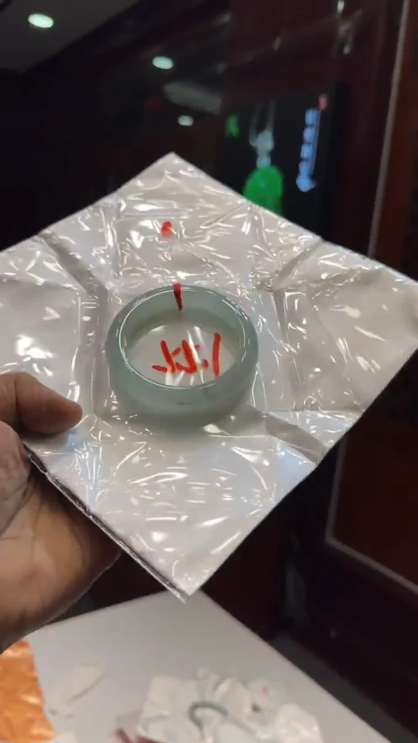 未镶嵌手镯翡翠手镯