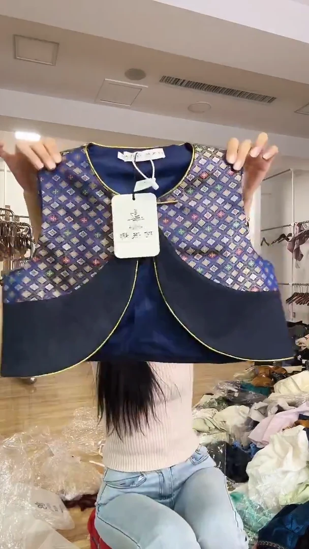 马甲       S码         100斤