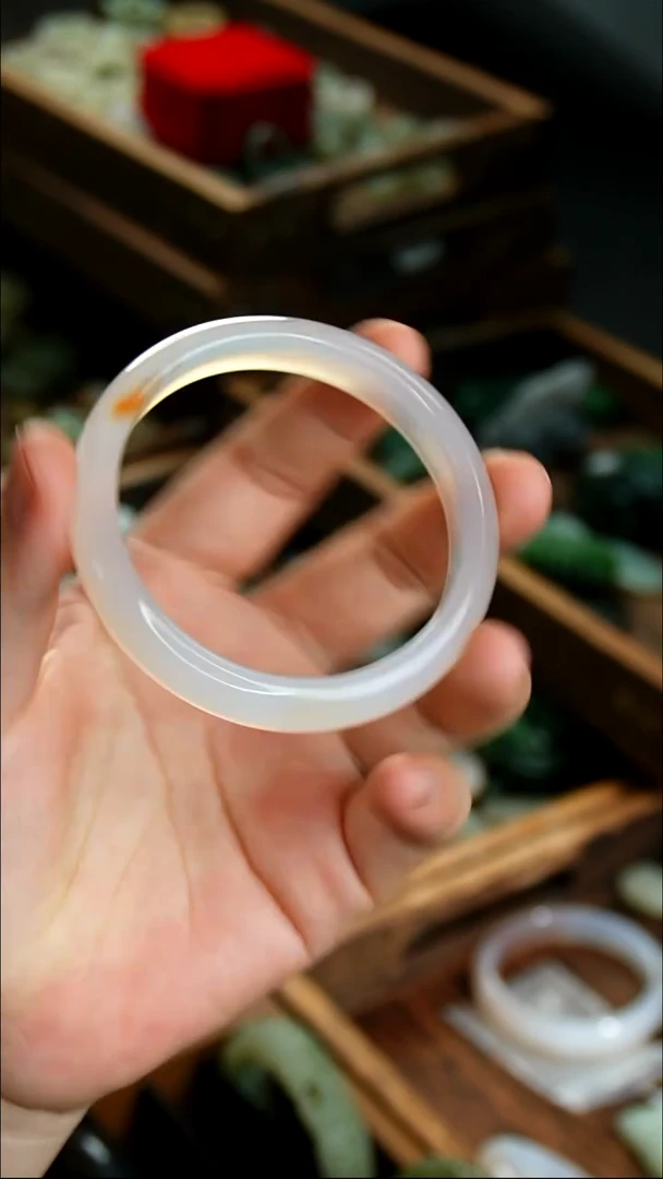 未镶嵌镯子玛瑙/玉髓5.6     56.6