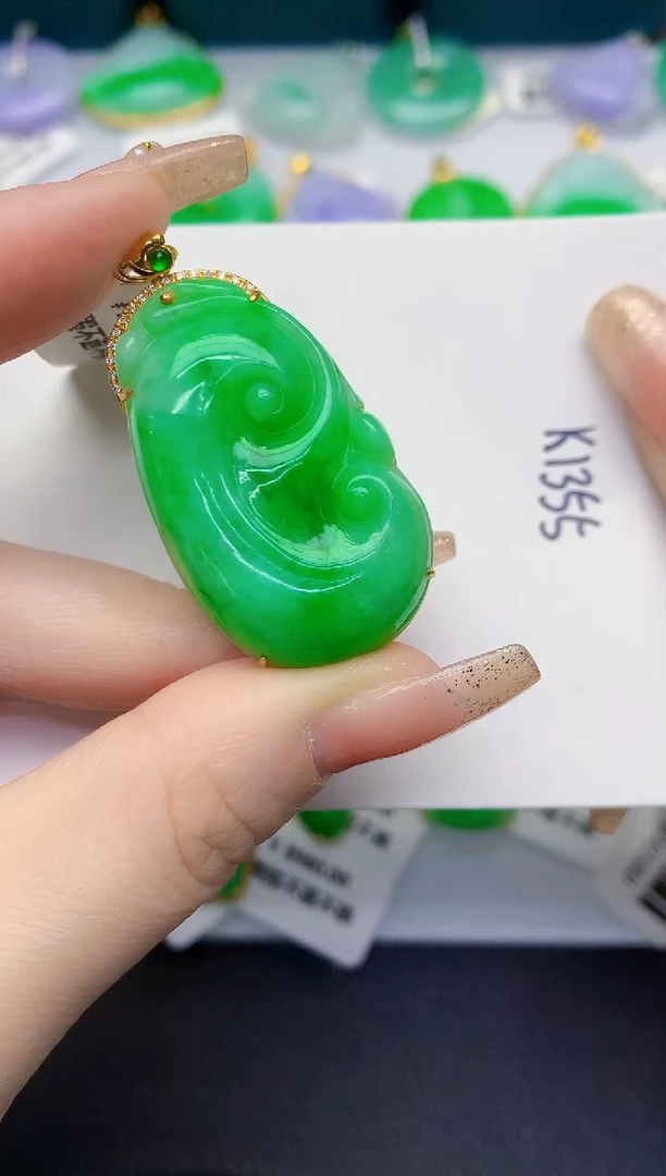 颈饰18K金镶嵌翡翠缅甸天然翡翠A货