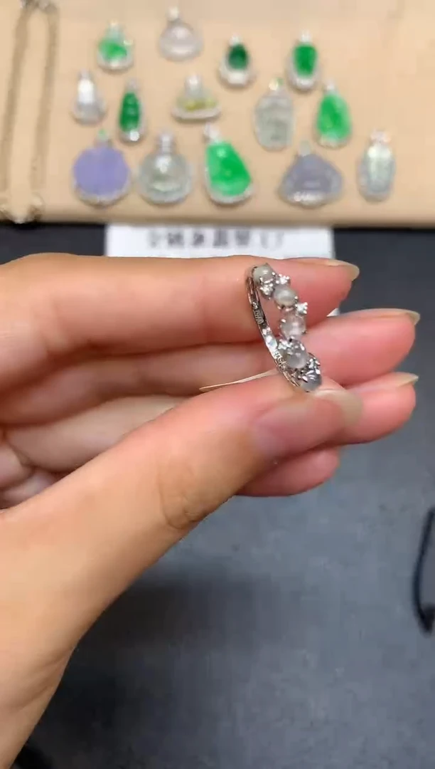 18K金镶嵌戒指翡翠蛋面【无服务费