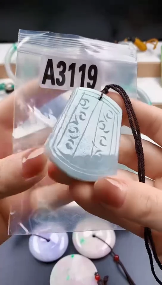 颈饰未镶嵌翡翠天然翡翠吊坠挂件