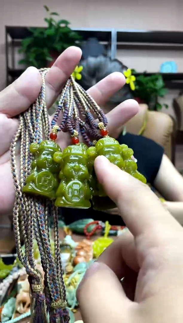 未镶嵌岫玉吊坠多样性发货发其中之一