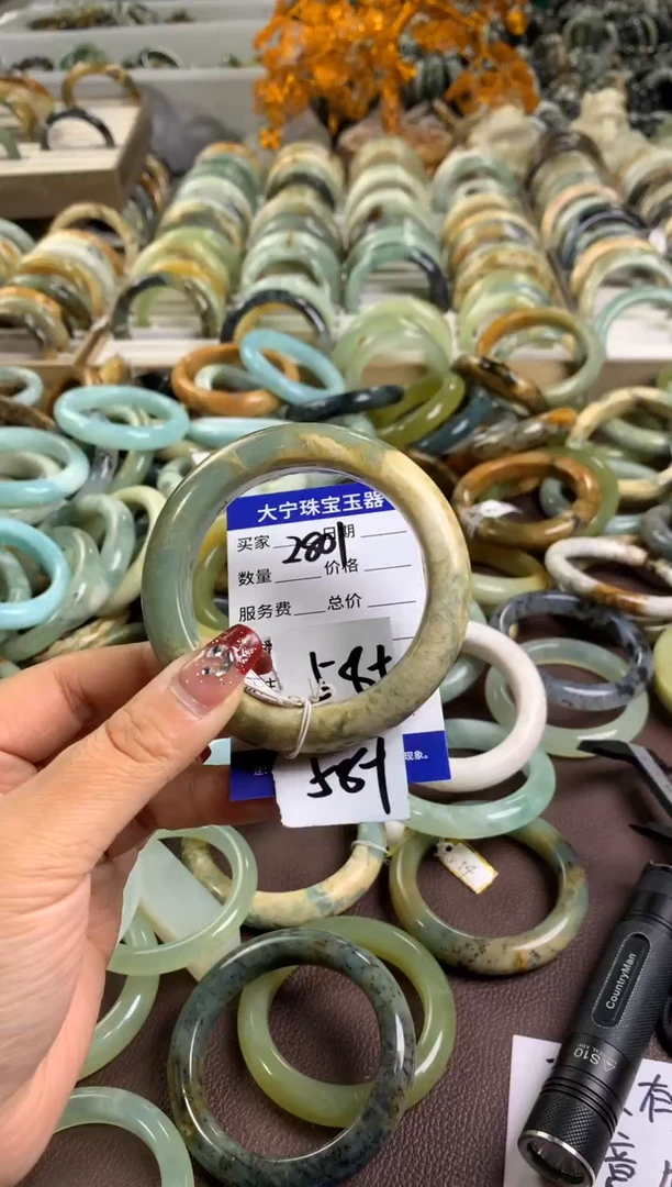 【闪购商品】蛇纹石玉手镯未镶嵌2801