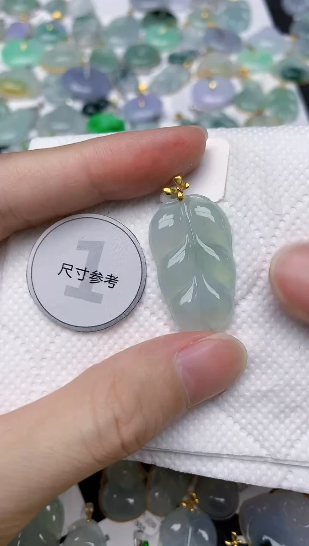 颈饰18K金镶嵌翡翠天然A货翡翠